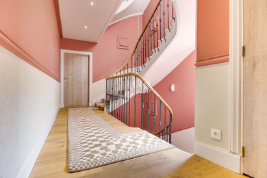 Exemple d'un escalier chic.