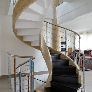 Inspiration pour un escalier hélicoïdal design de taille moyenne.
