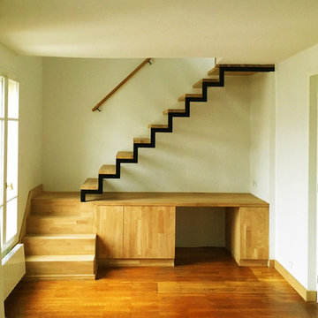 Un escalier/bureau dans un espace contraint en largeur