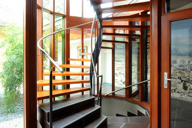 Idée de décoration pour un escalier design avec éclairage.