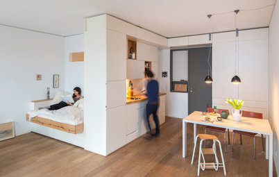 Arquitectura: Cocina, cama y armario, 3 x 1 en un piso en Berlín