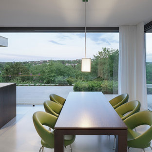 Example of a minimalist kitchen/dining room combo design in Cologne