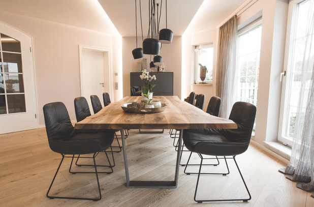 Contemporary Dining Room by Fenchel Wohnfaszination