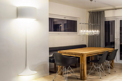 This is an example of a contemporary dining room in Dresden.