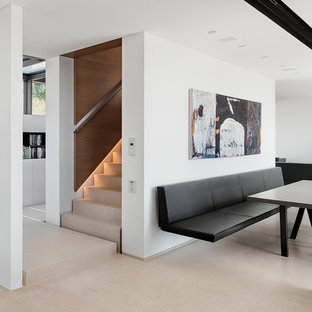 Idées déco pour une grand salle à manger contemporaine avec un mur blanc et un sol en linoléum.
