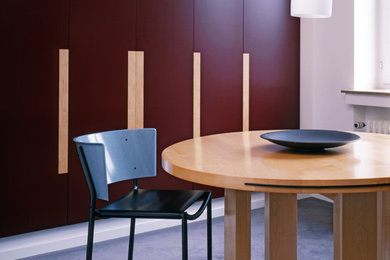 Inspiration for a contemporary dining room in Dusseldorf with carpet.