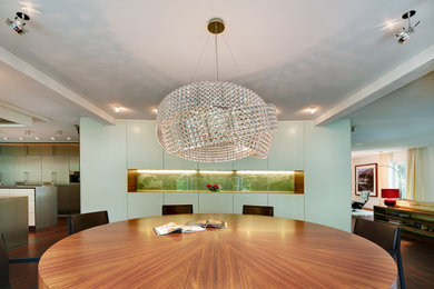 This is an example of a contemporary dining room in Dusseldorf.
