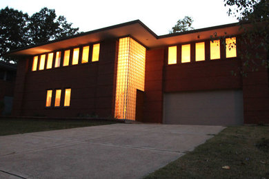 This is an example of a contemporary house exterior in St Louis.