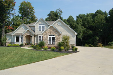 Example of an exterior home design in Cleveland