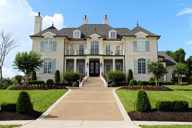 Traditional beige exterior home idea in Nashville