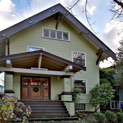 Inspiration for a craftsman green exterior home remodel in Portland