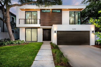 Diseño de fachada de casa blanca actual de dos plantas con revestimientos combinados y tejado plano