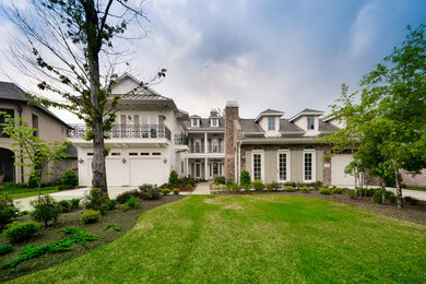 Transitional exterior home idea in Houston