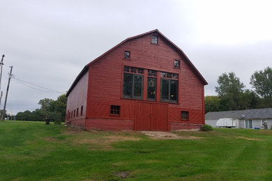 1900' barn restoration exterior