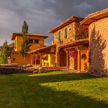 2004 : Tuscan Stables, Ranch At The Canyons, Terrebonne, Oregon