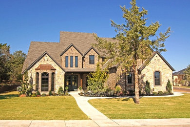 Example of a classic exterior home design in Oklahoma City