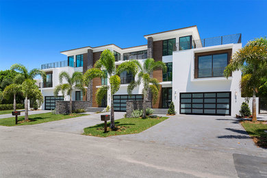 Photo of a contemporary house exterior in Miami.