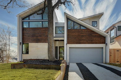 Photo of a contemporary house exterior in Austin.