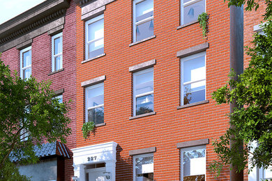 ニューヨークにあるコンテンポラリースタイルのおしゃれな家の外観 (レンガサイディング、アパート・マンション、混合材屋根) の写真