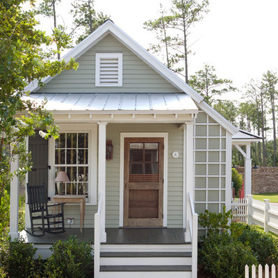 Inspiration for a small cottage gray one-story exterior home remodel in Atlanta