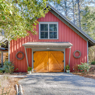 Einstöckiges, Rotes Country Haus mit Satteldach in Atlanta