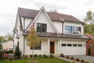Foto de fachada de casa beige minimalista grande de tres plantas con revestimientos combinados, tejado a dos aguas y tejado de varios materiales