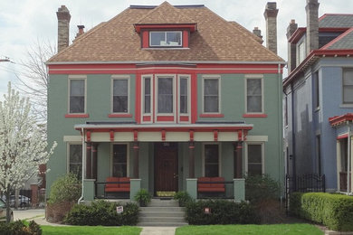 Inspiration for a traditional house exterior in Columbus.