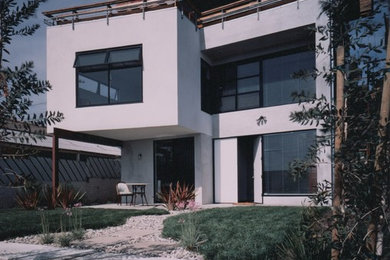 Photo of a modern house exterior in Los Angeles.