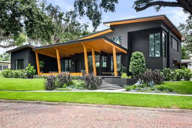 Inspiration for a mid-century modern exterior home remodel in Orlando