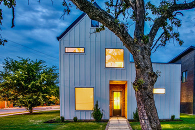 Cottage exterior home photo in Austin