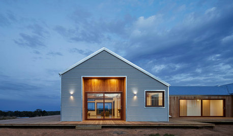 Houzz Tour: A Shed-Style Home Frames Views of the Trentham Plains