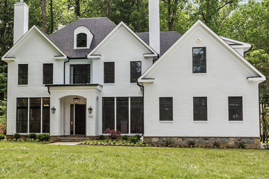 Einfamilienhaus mit Backsteinfassade und weißer Fassadenfarbe in Washington, D.C.