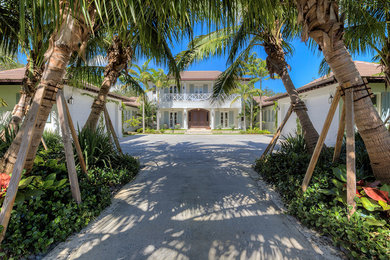Tropical exterior home idea in Miami