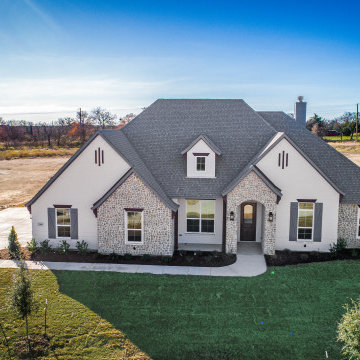 860 San Saba E