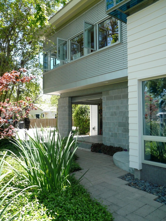 900 square foot House and Garden