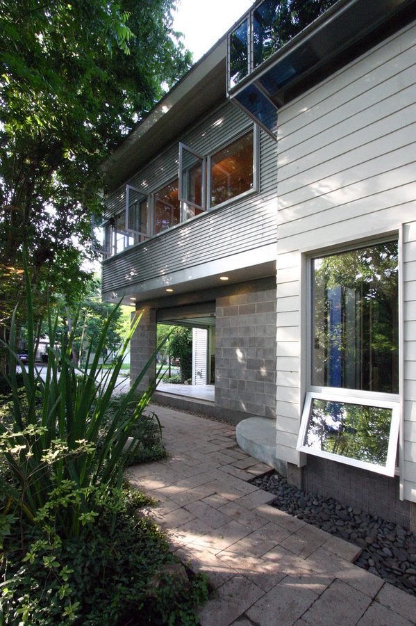 900 square foot House and Garden