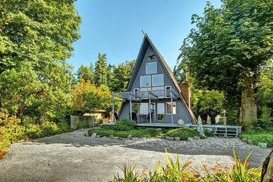 シアトルにあるお手頃価格の小さなコンテンポラリースタイルのおしゃれな家の外観の写真