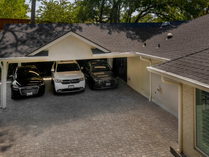 Example of a large transitional garage design