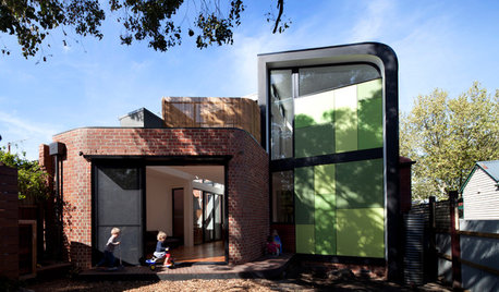 Houzz Tour: Curves Ahead for a Modern Melbourne Addition