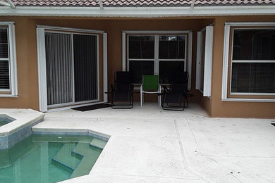 Example of an exterior home design in Orlando