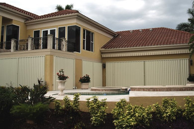 Example of an island style exterior home design in Tampa