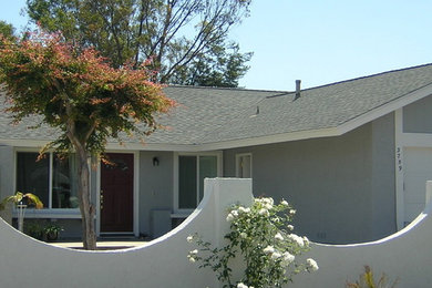 Mid-sized mid-century modern gray one-story wood house exterior photo in San Diego with a shingle roof
