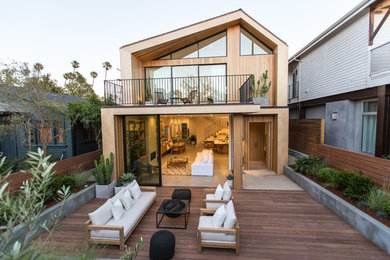 Inspiration for a contemporary exterior home remodel in Los Angeles