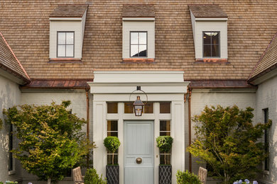 ソルトレイクシティにあるトラディショナルスタイルのおしゃれな家の外観の写真