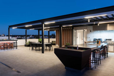 Großes, Dreistöckiges Shabby-Look Haus mit Metallfassade in Perth