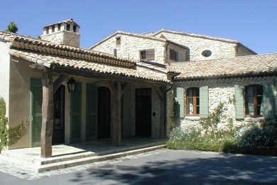 Aménagement d'une façade de maison méditerranéenne.