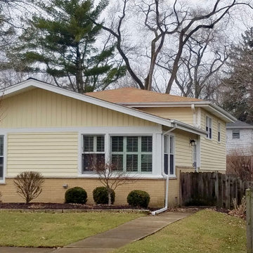 Arlington Heights, IL Vinyl Siding Mastic Classic Cream