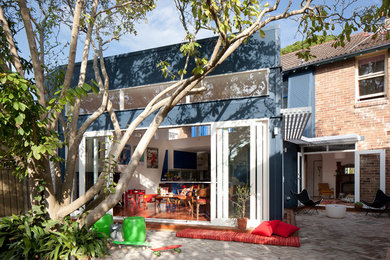 シドニーにあるお手頃価格のエクレクティックスタイルのおしゃれな家の外観の写真
