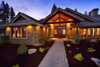 Photo of a rustic house exterior in Portland.