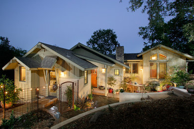 Traditional beige exterior home idea in Sacramento